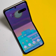 Imagen para el artículo titulado El próximo Galaxy Z Flip de Samsung podría recibir un (pequeño) aumento de batería y una pantalla exterior más grande